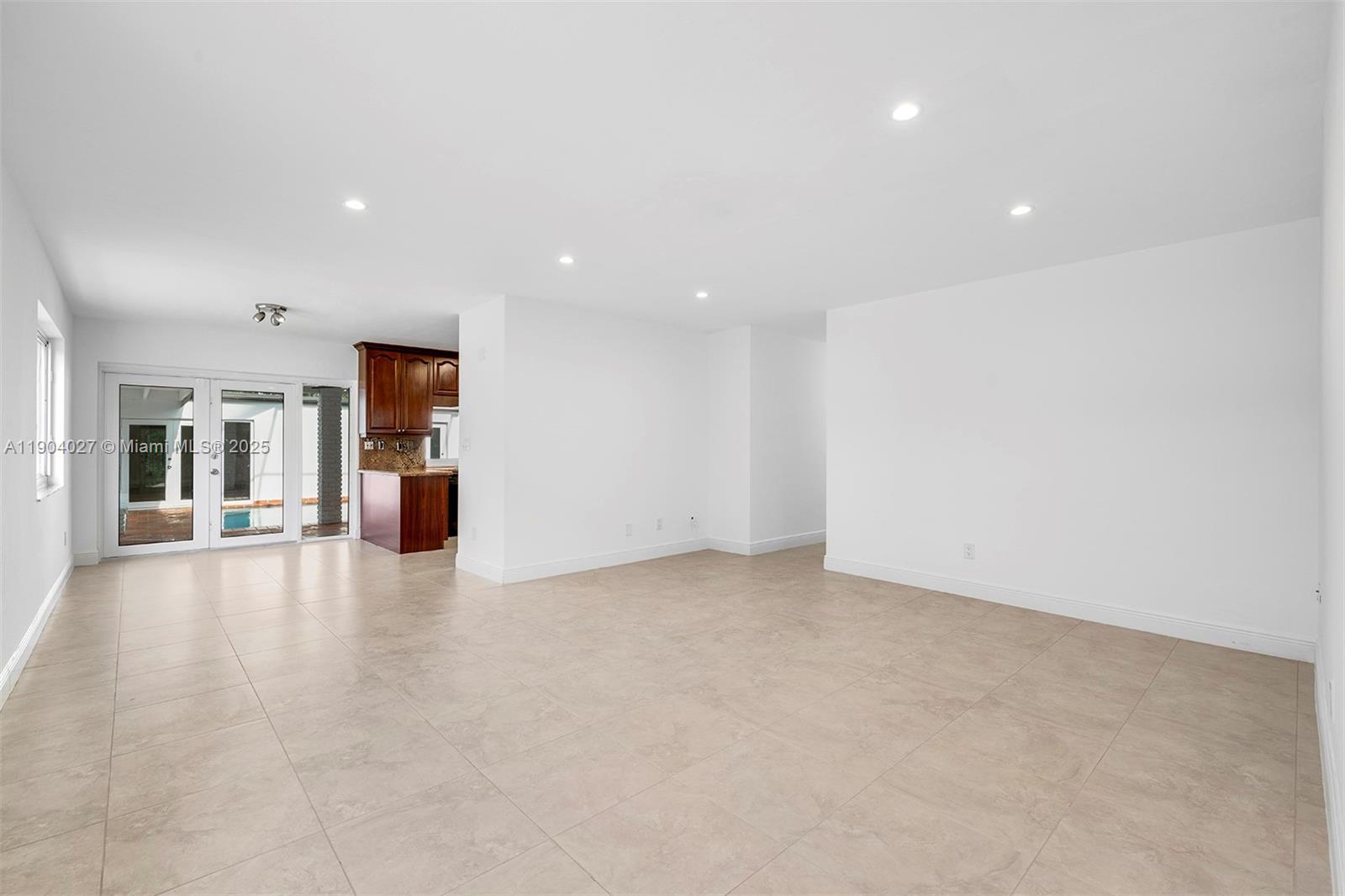 GARDEN ESTATES - Residential Lease