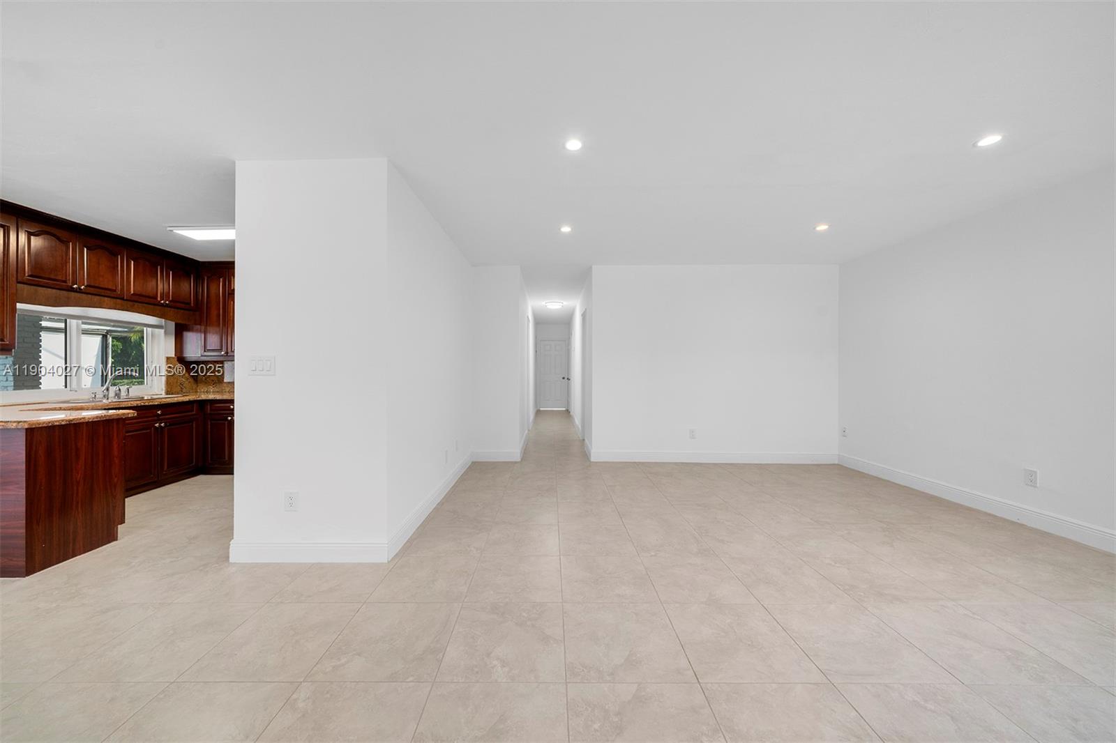 GARDEN ESTATES - Residential Lease