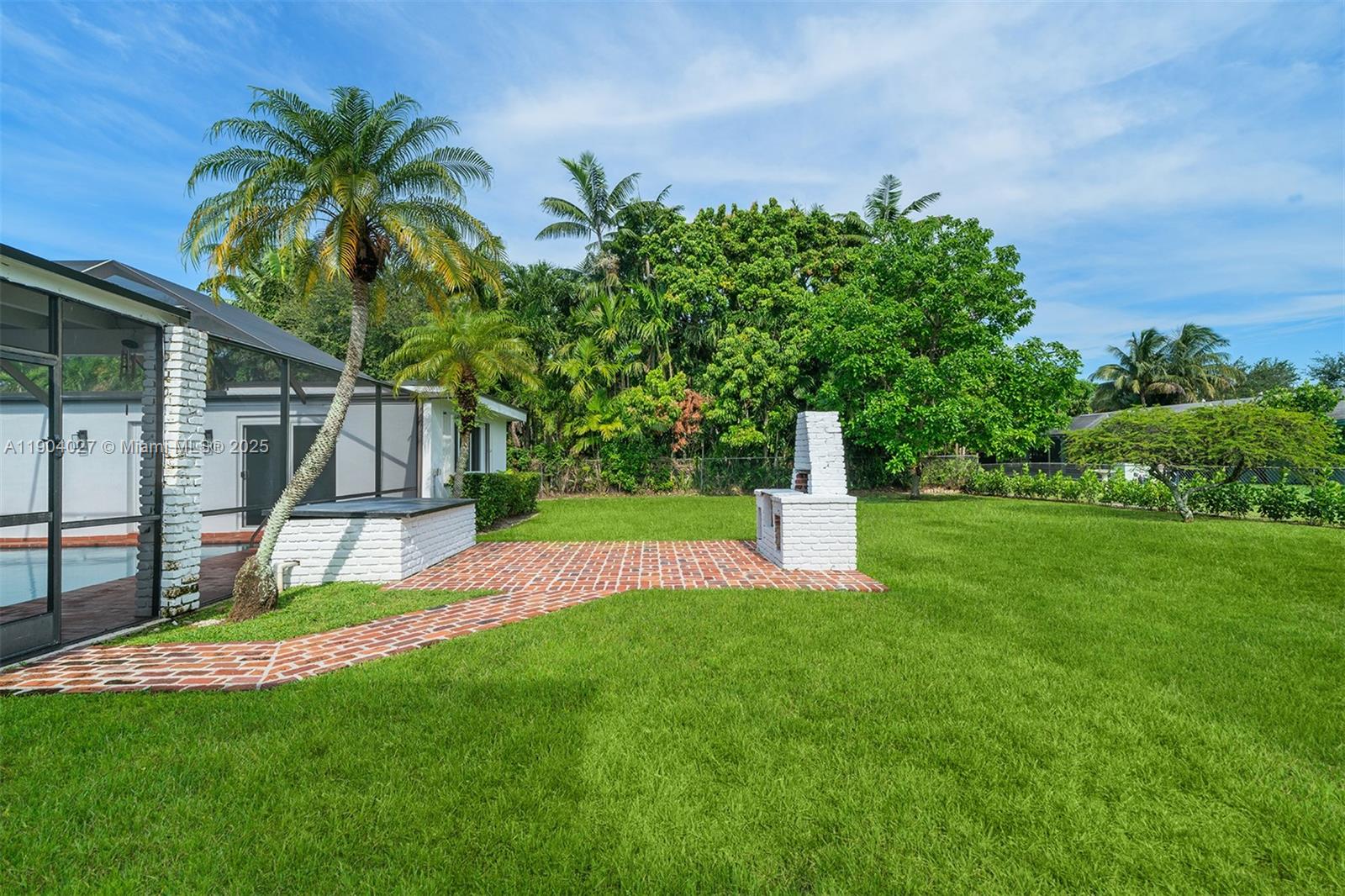 GARDEN ESTATES - Residential Lease