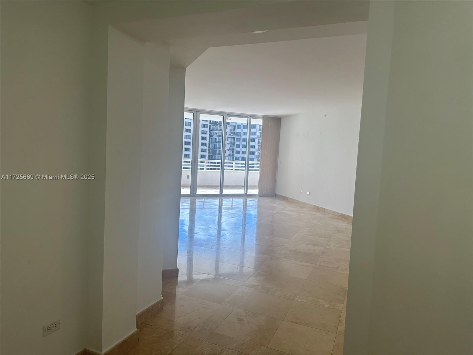 848 Brickell Key Dr 1005