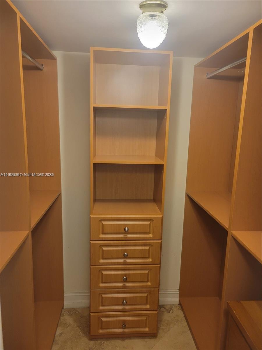 2333 Brickell Ave 2504