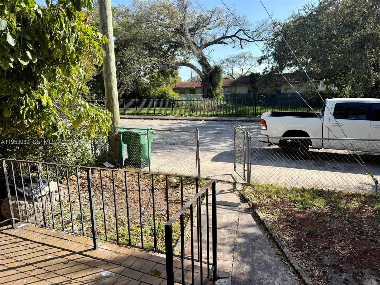 GORDON DALE PK - Residential