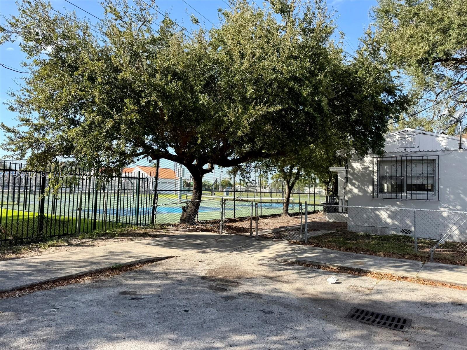 GORDON DALE PK - Residential