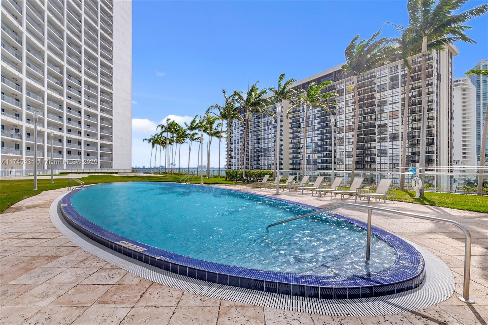 BLUE CONDO - Residential