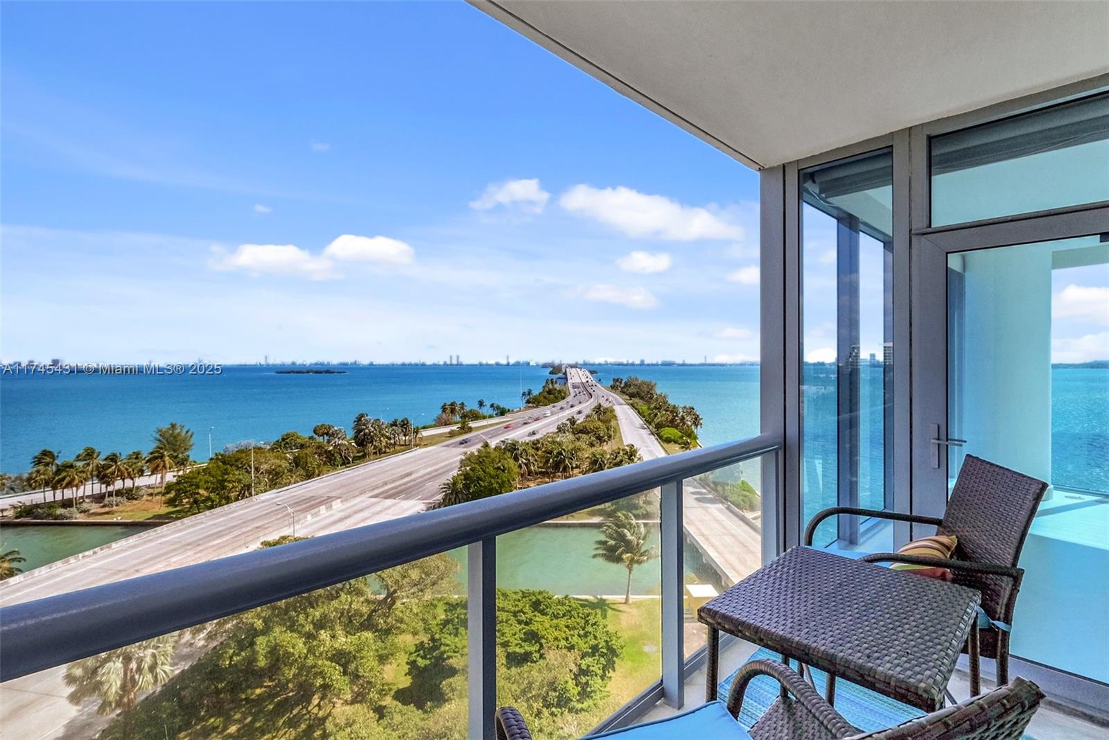 BLUE CONDO - Residential