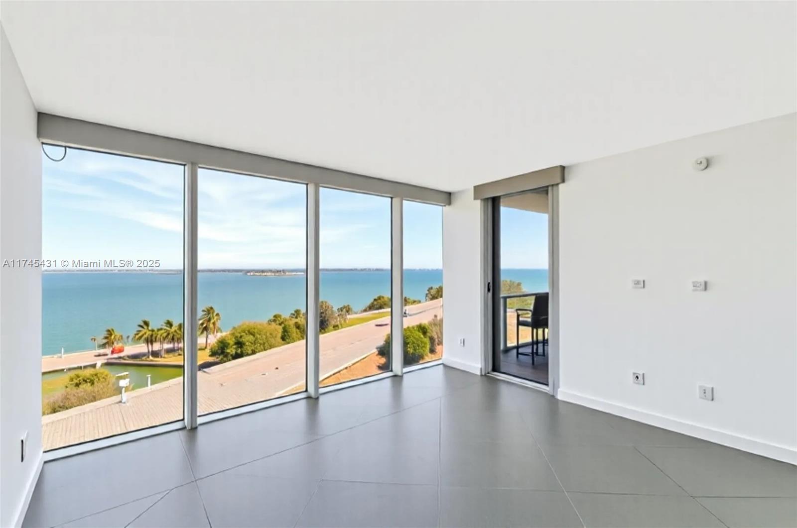 BLUE CONDO - Residential