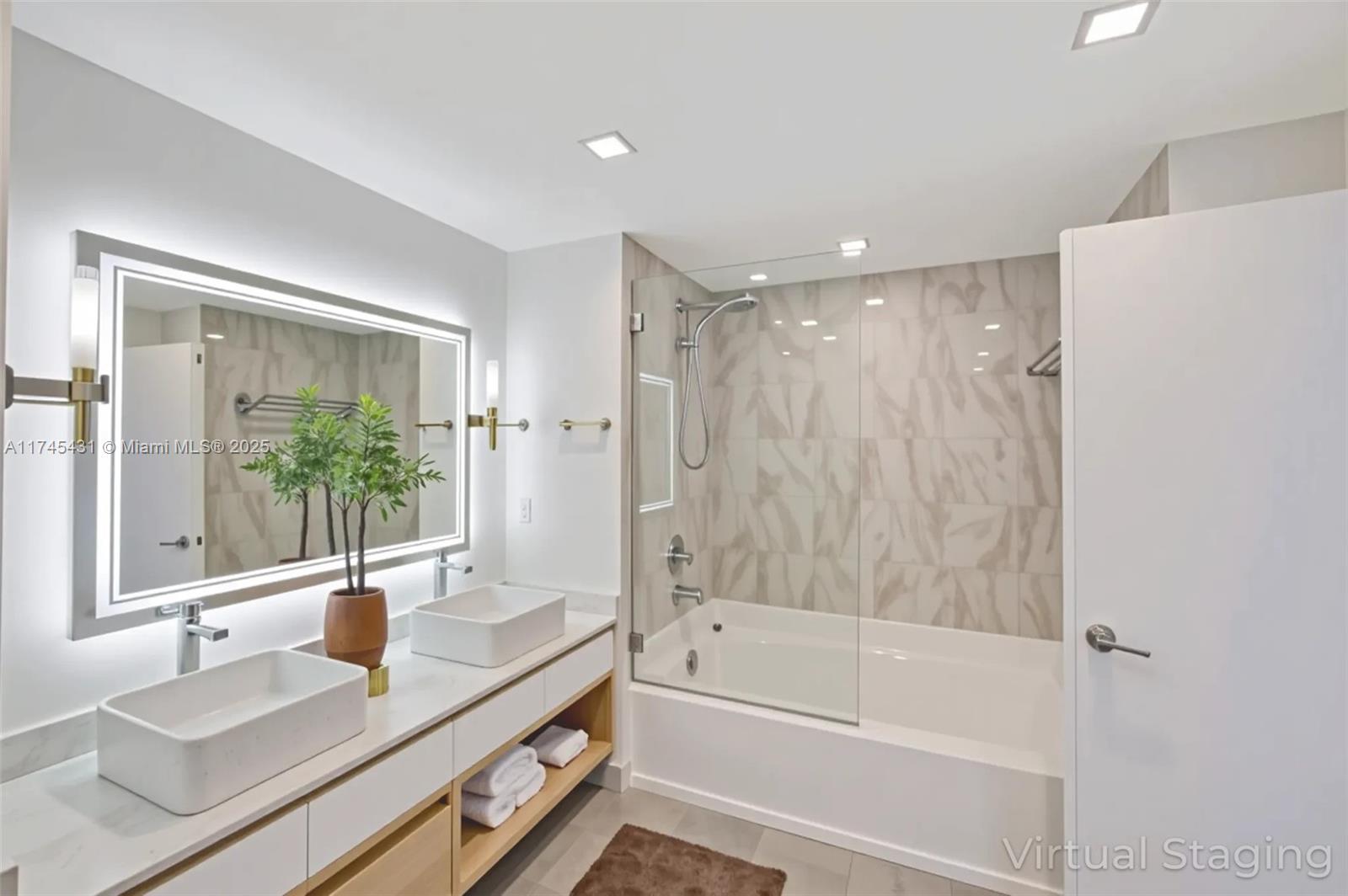 BLUE CONDO - Residential