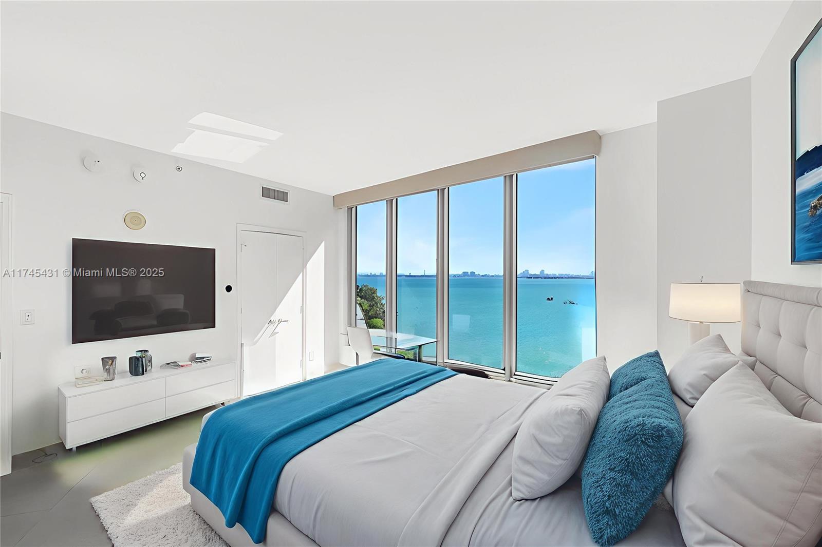 BLUE CONDO - Residential