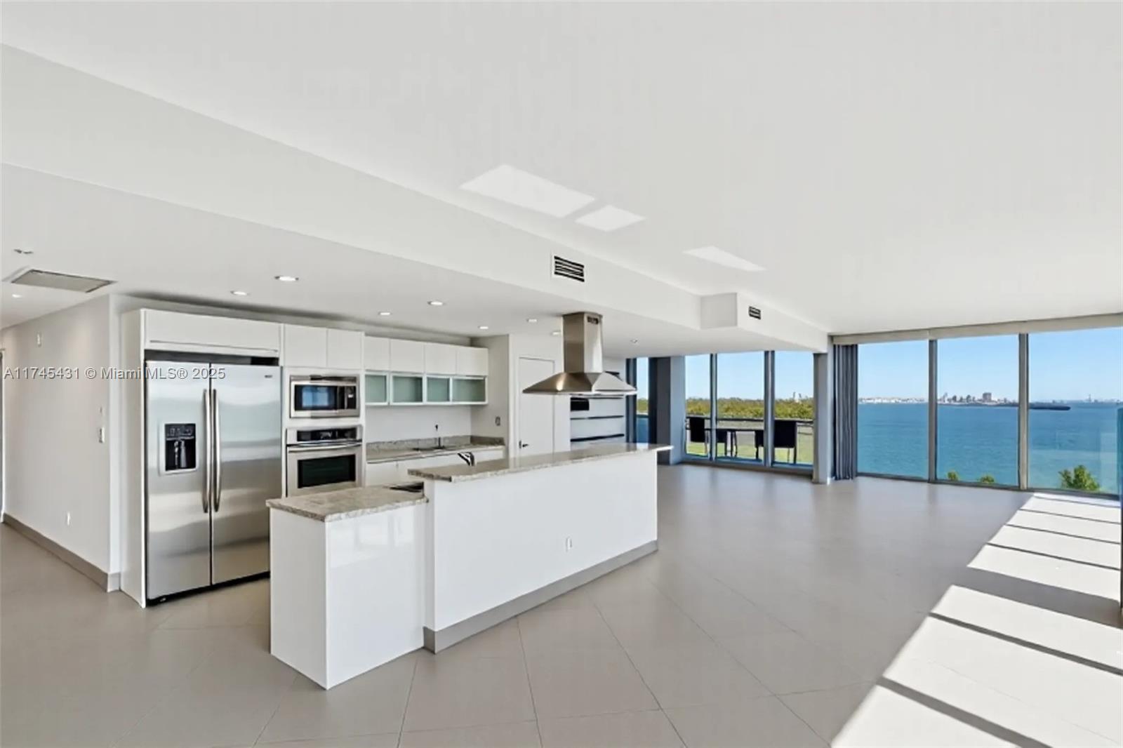 BLUE CONDO - Residential