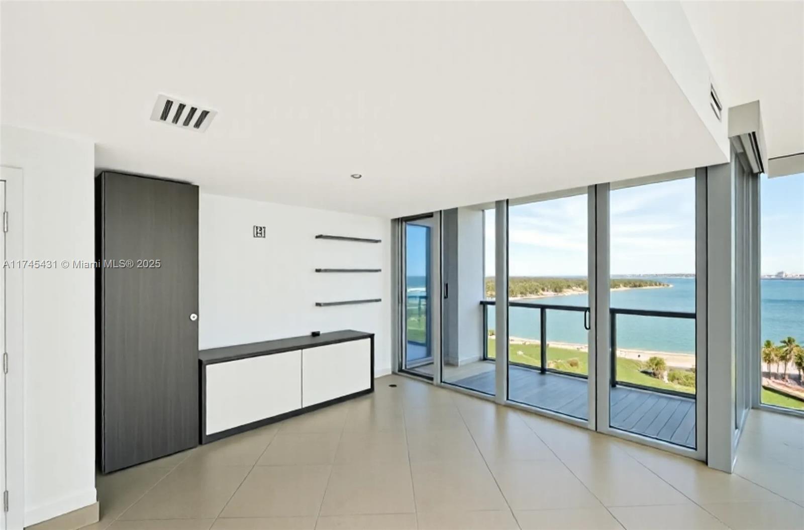 BLUE CONDO - Residential