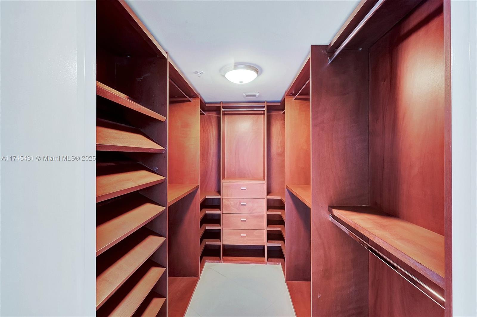 BLUE CONDO - Residential