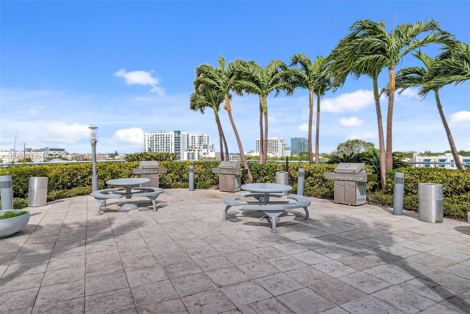 BLUE CONDO - Residential