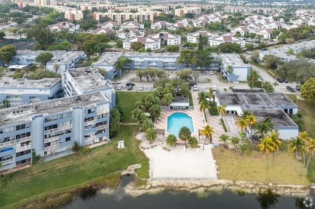 THE BEACH CLUB FONTAINEBL - Residential