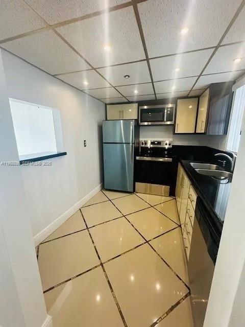 THE BEACH CLUB FONTAINEBL - Residential