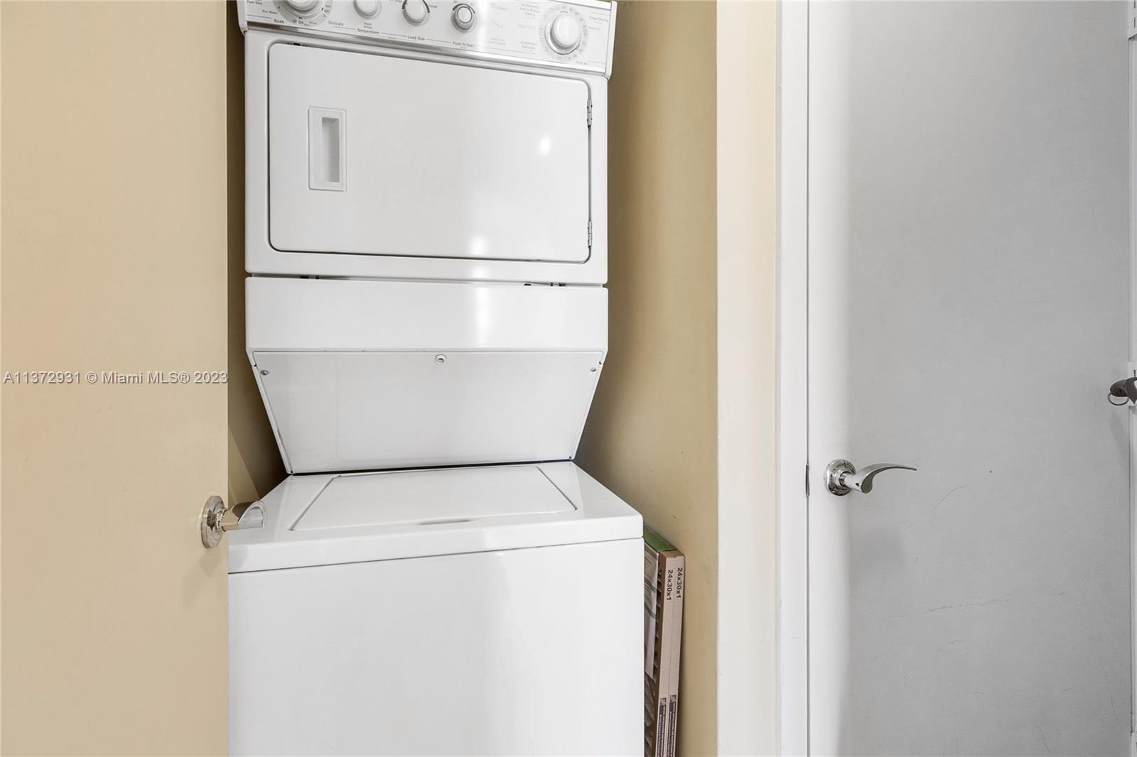 BEACH CLUB CONDO - Residential Lease