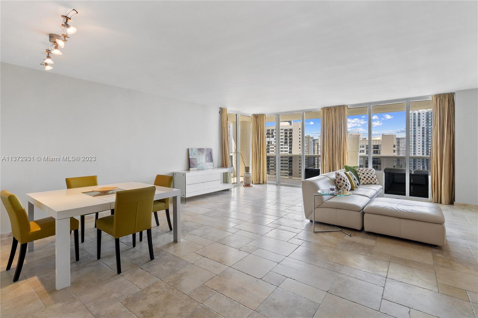 BEACH CLUB CONDO - Residential Lease