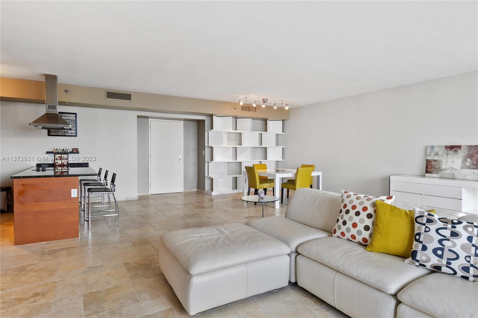 BEACH CLUB CONDO - Residential Lease