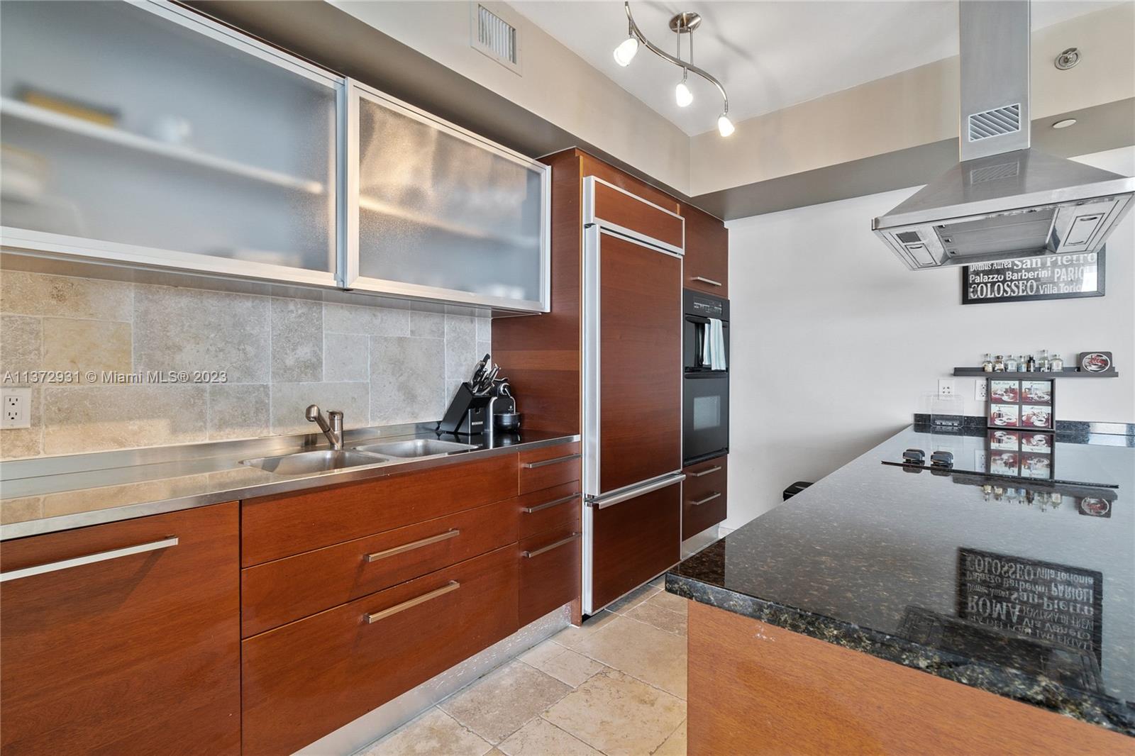 BEACH CLUB CONDO - Residential Lease