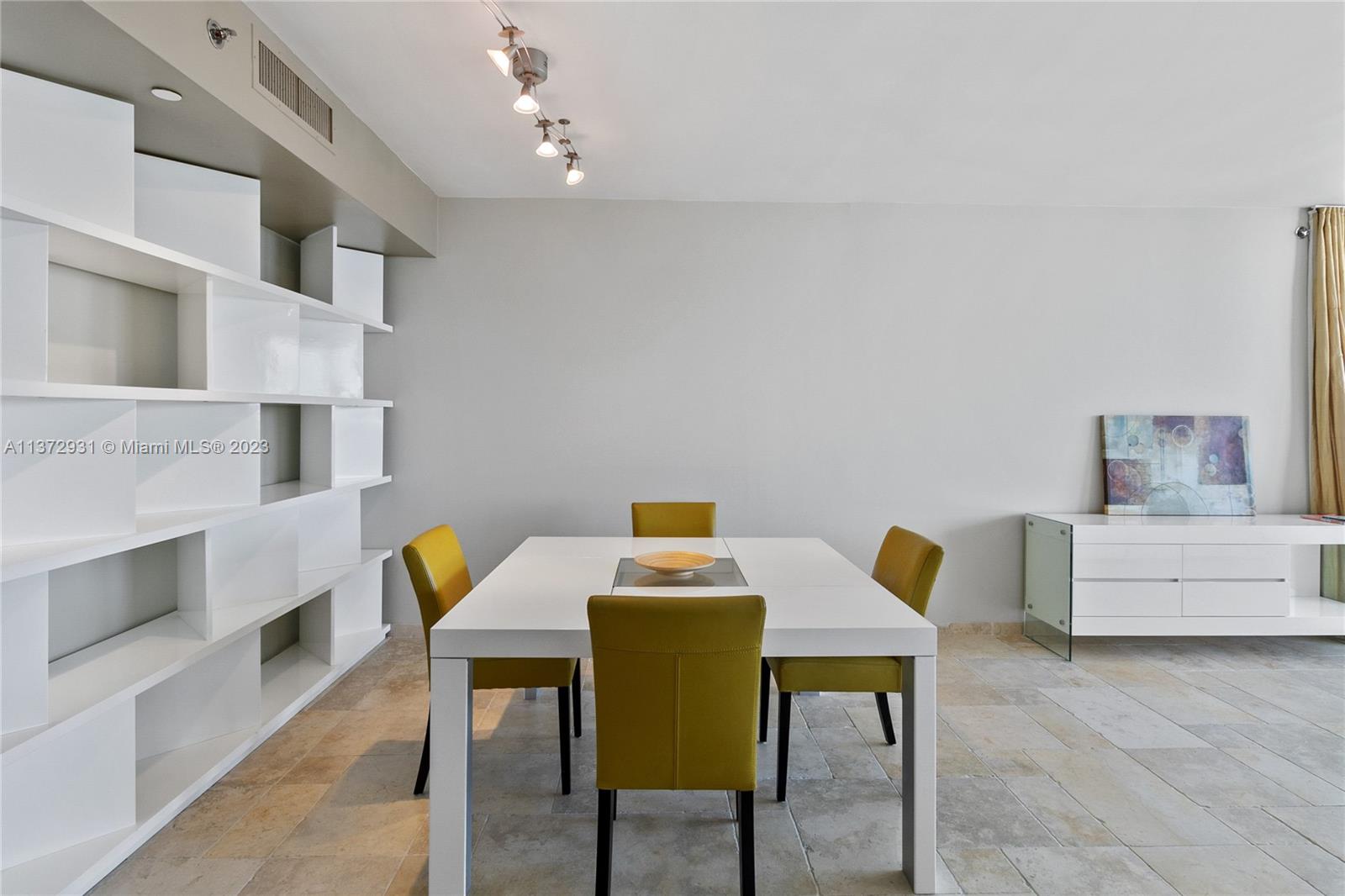 BEACH CLUB CONDO - Residential Lease