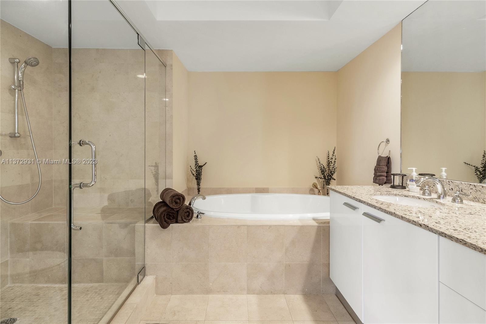 BEACH CLUB CONDO - Residential Lease