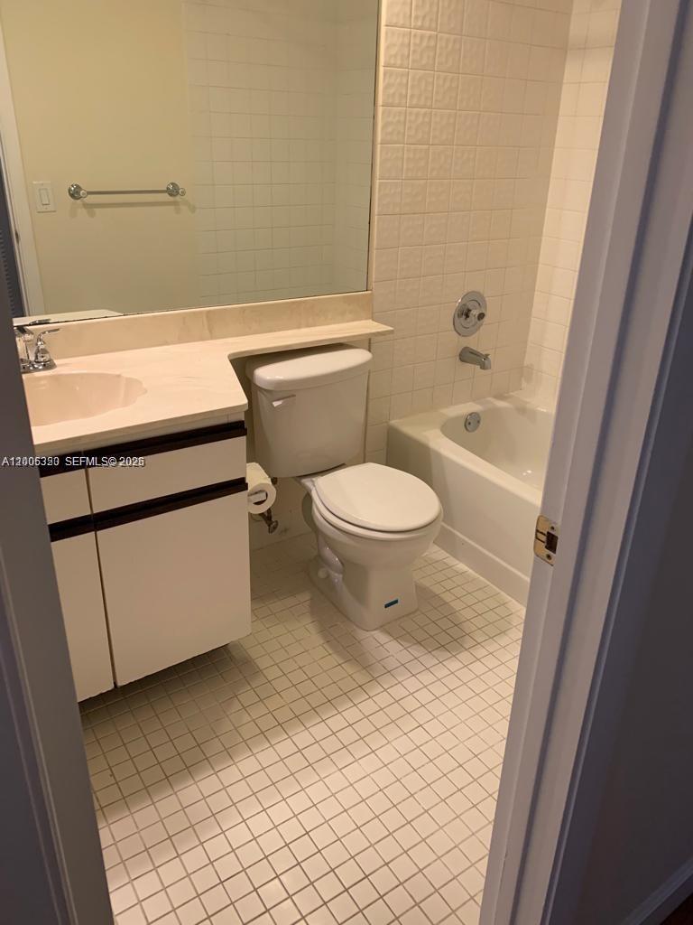 LAKES MEADOW VILG HOMES C - Residential Lease