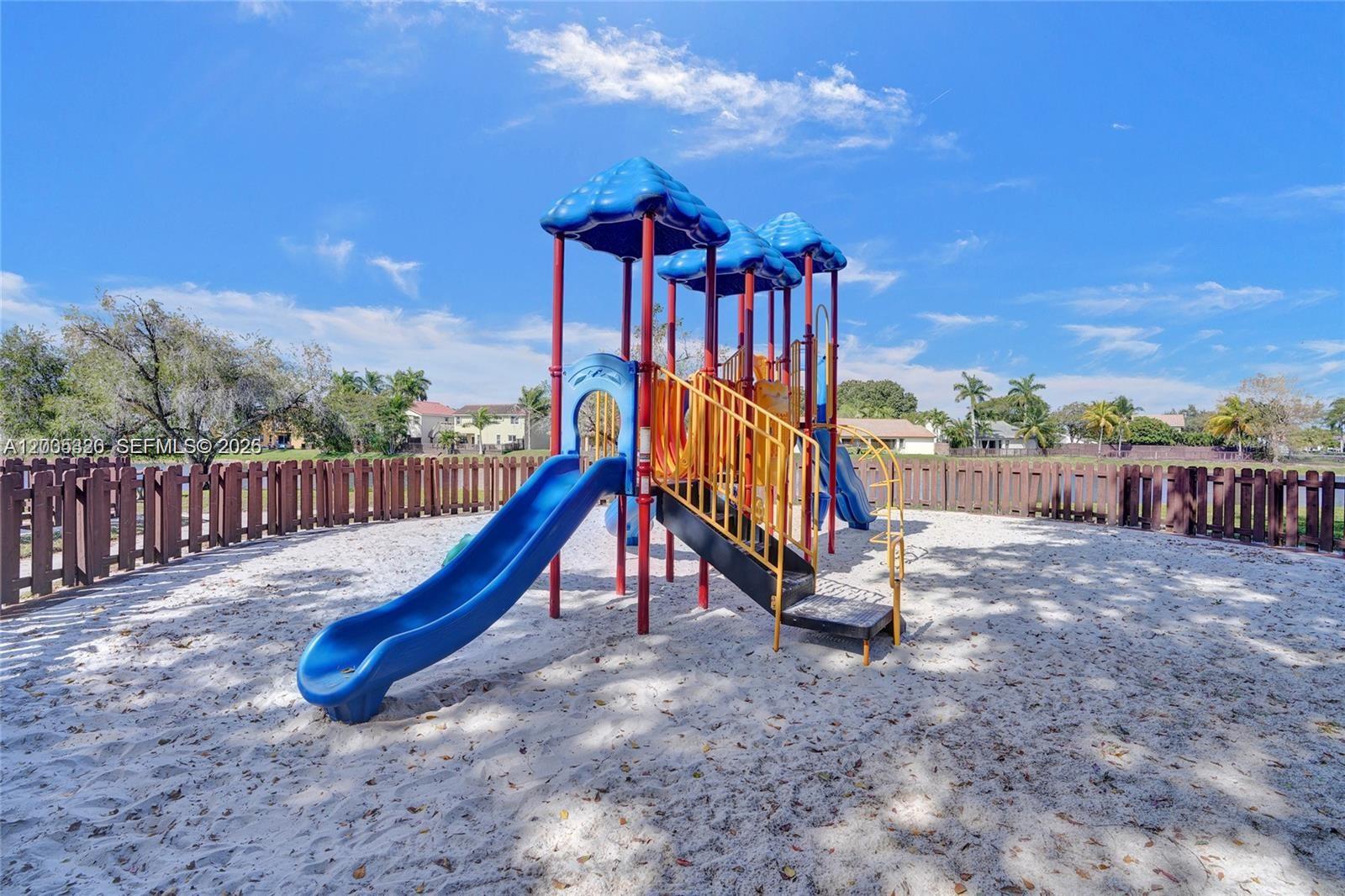 LAKES MEADOW VILG HOMES C - Residential Lease