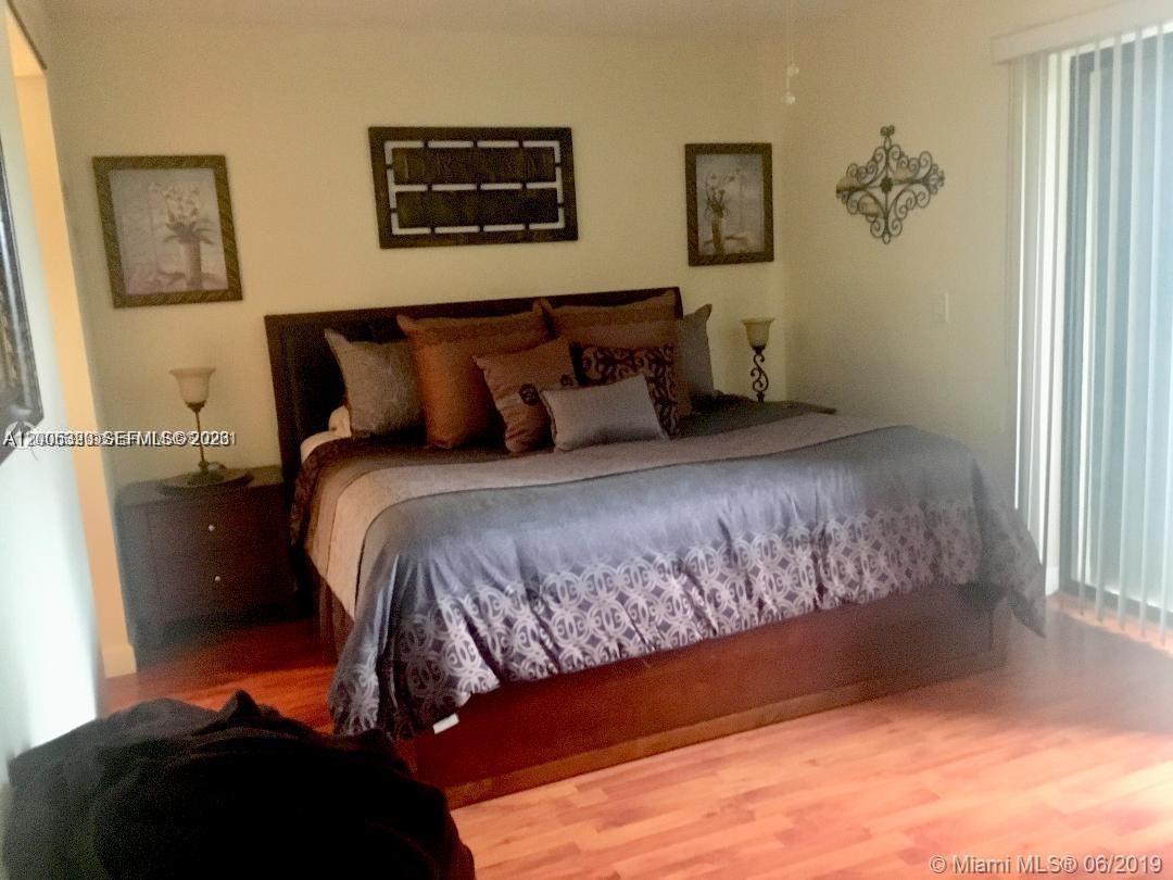 LAKES MEADOW VILG HOMES C - Residential Lease