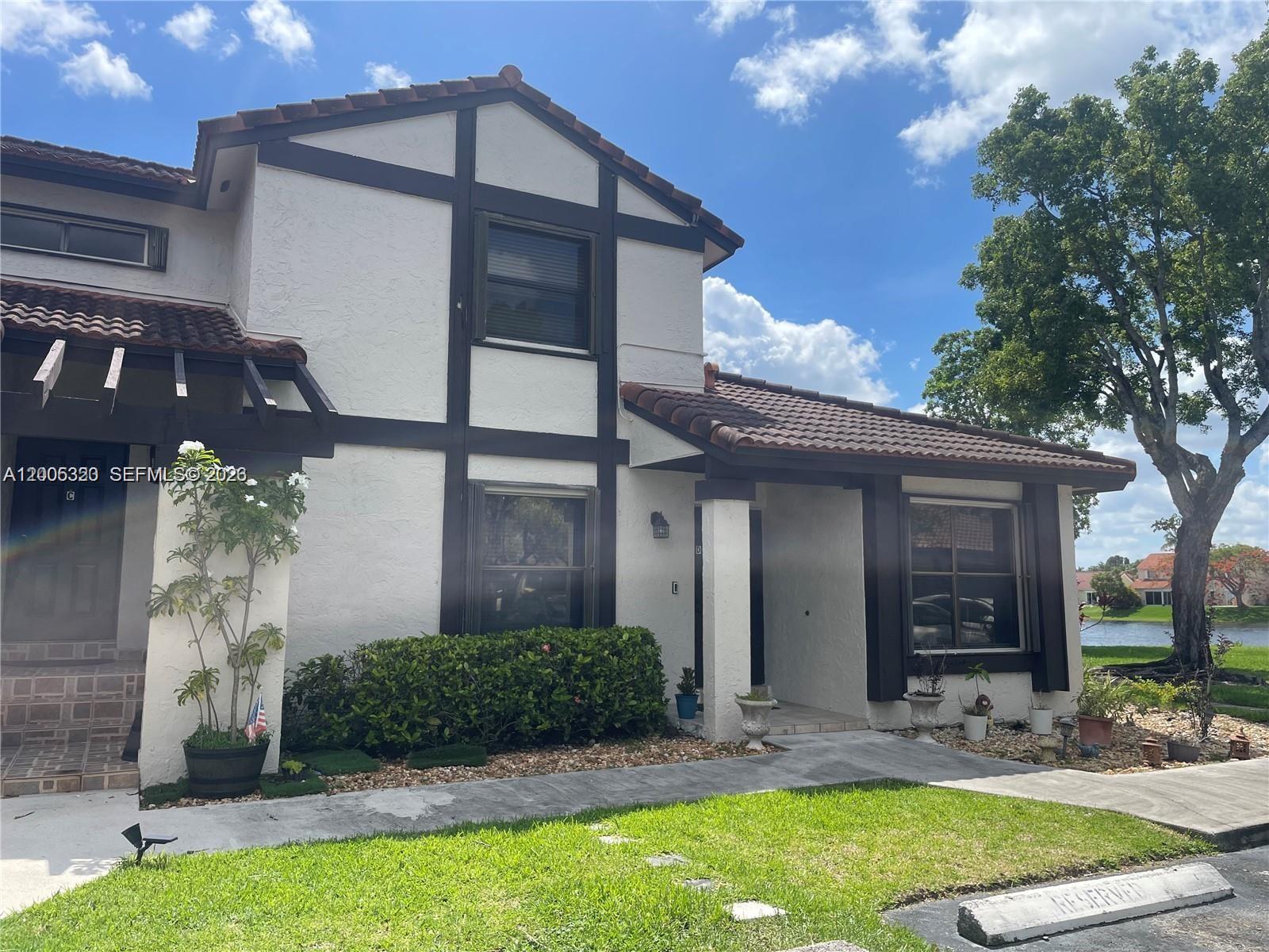 LAKES MEADOW VILG HOMES C - Residential Lease