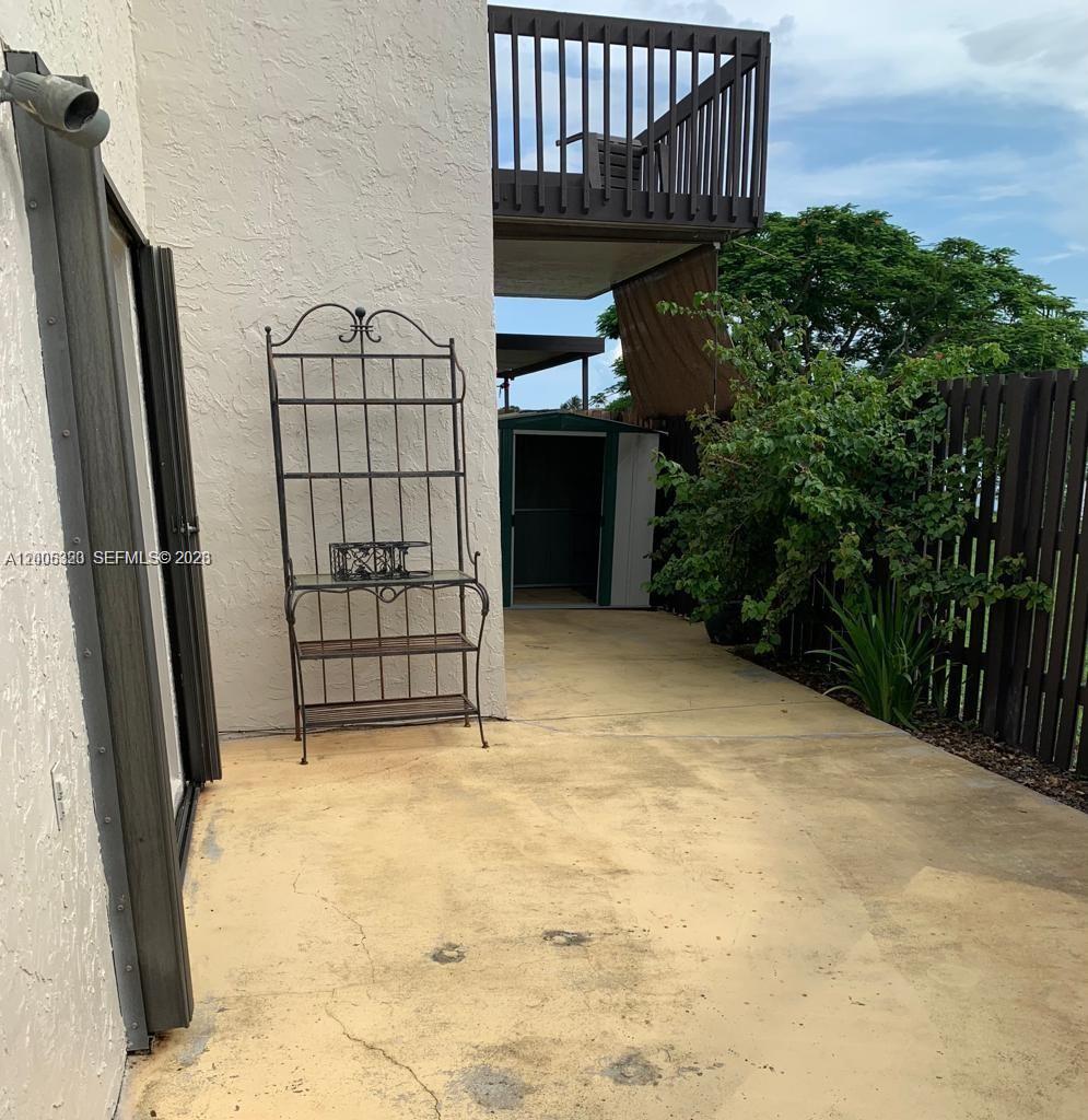 LAKES MEADOW VILG HOMES C - Residential Lease