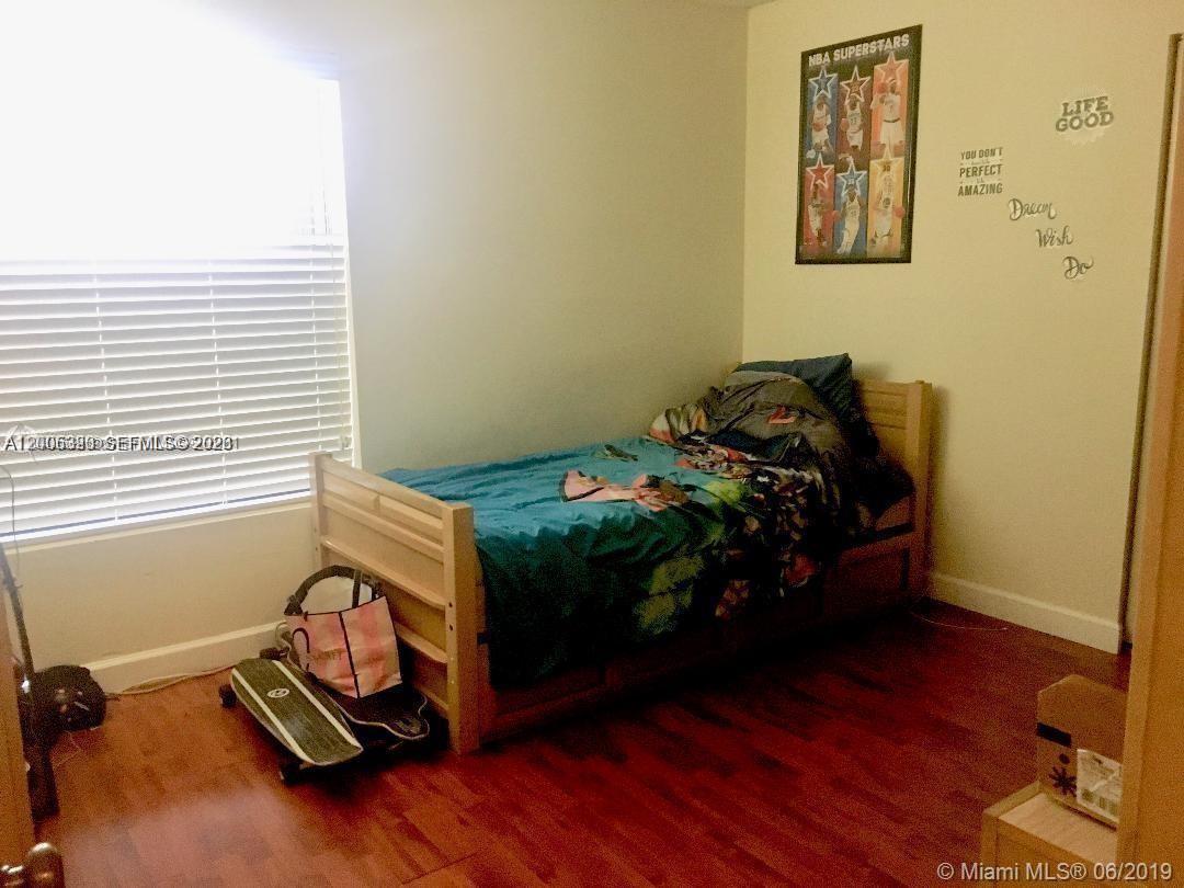 LAKES MEADOW VILG HOMES C - Residential Lease