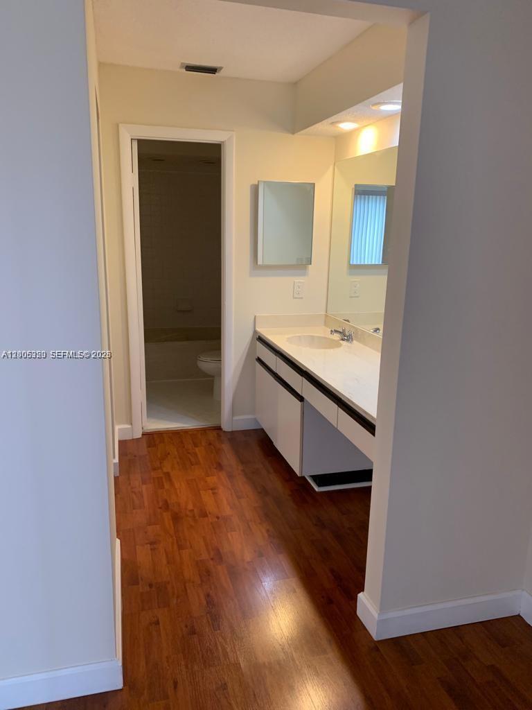 LAKES MEADOW VILG HOMES C - Residential Lease