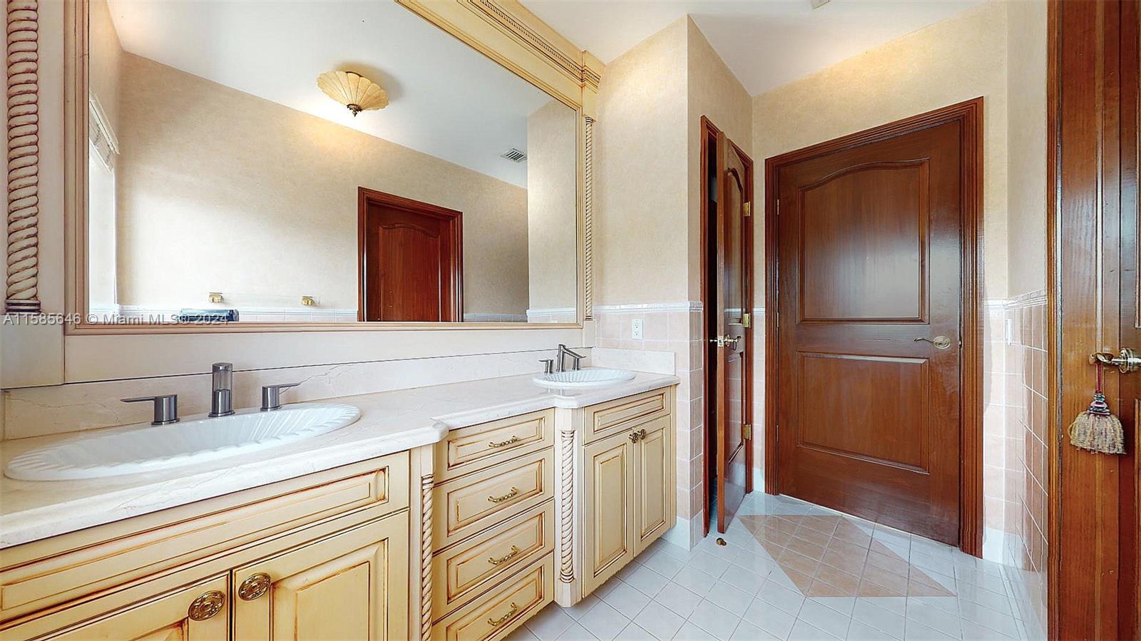 BISCAYNE BEACH-2ND ADDN - Residential