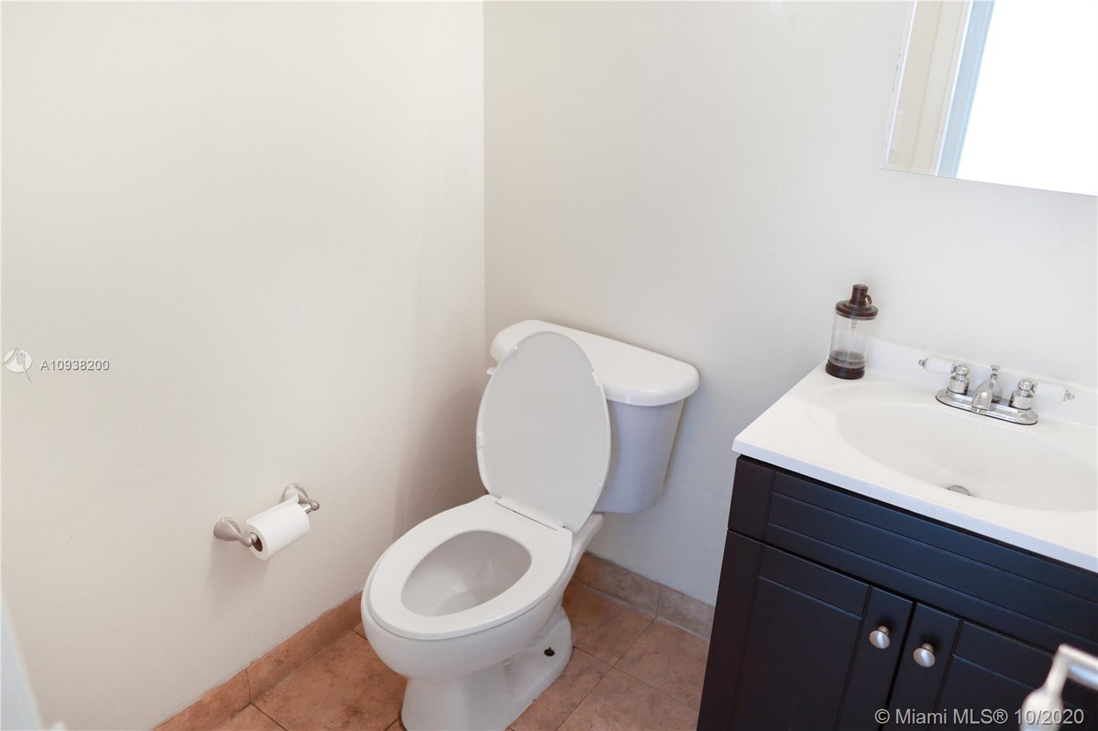 BAYVIEW PALMS CONDO - Residential Lease