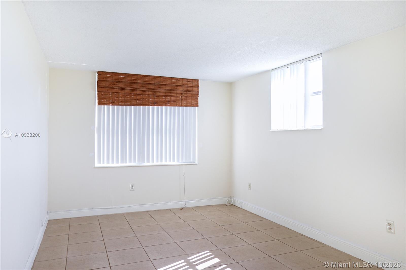 BAYVIEW PALMS CONDO - Residential Lease
