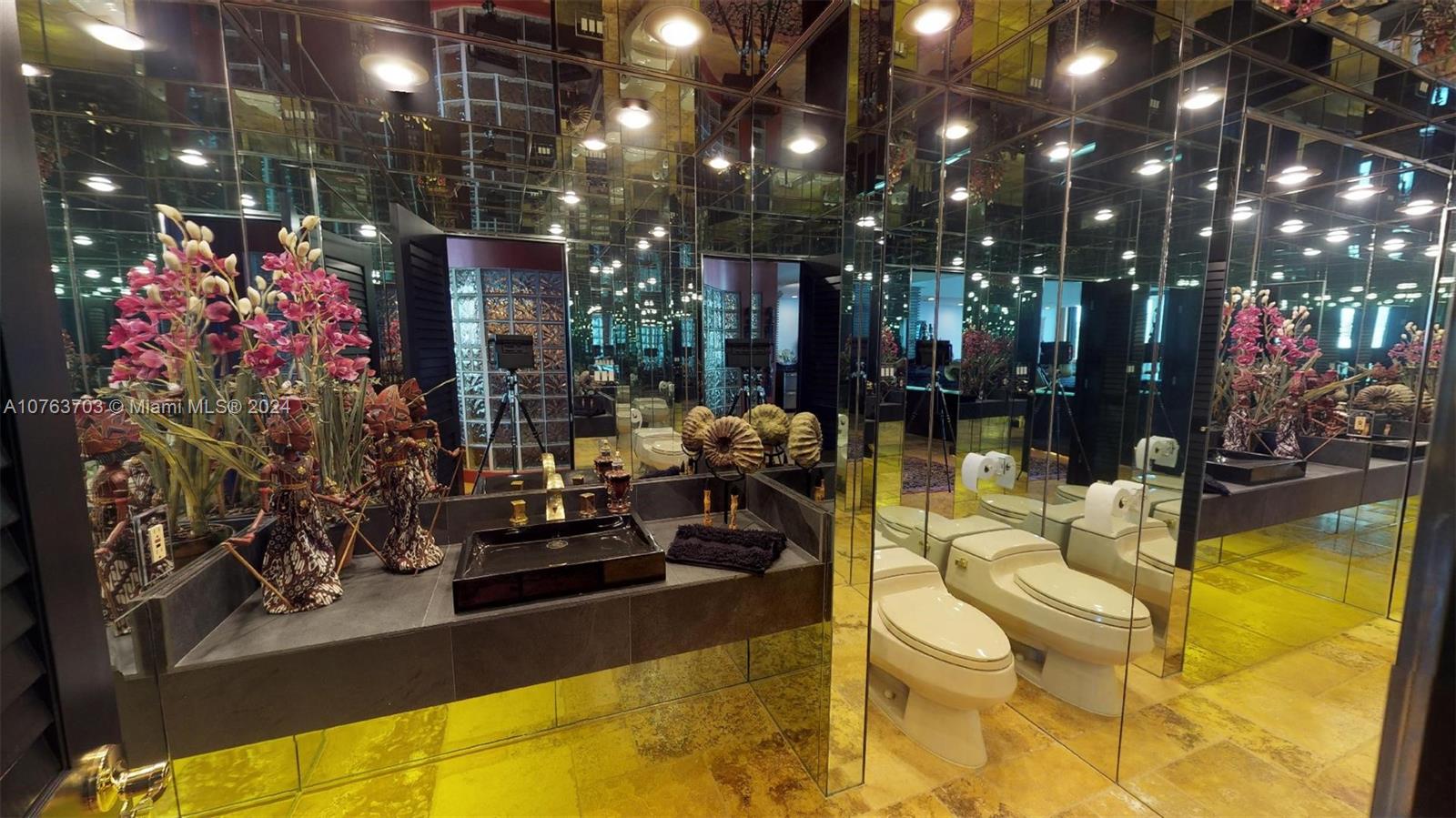 Williams Island - Residential