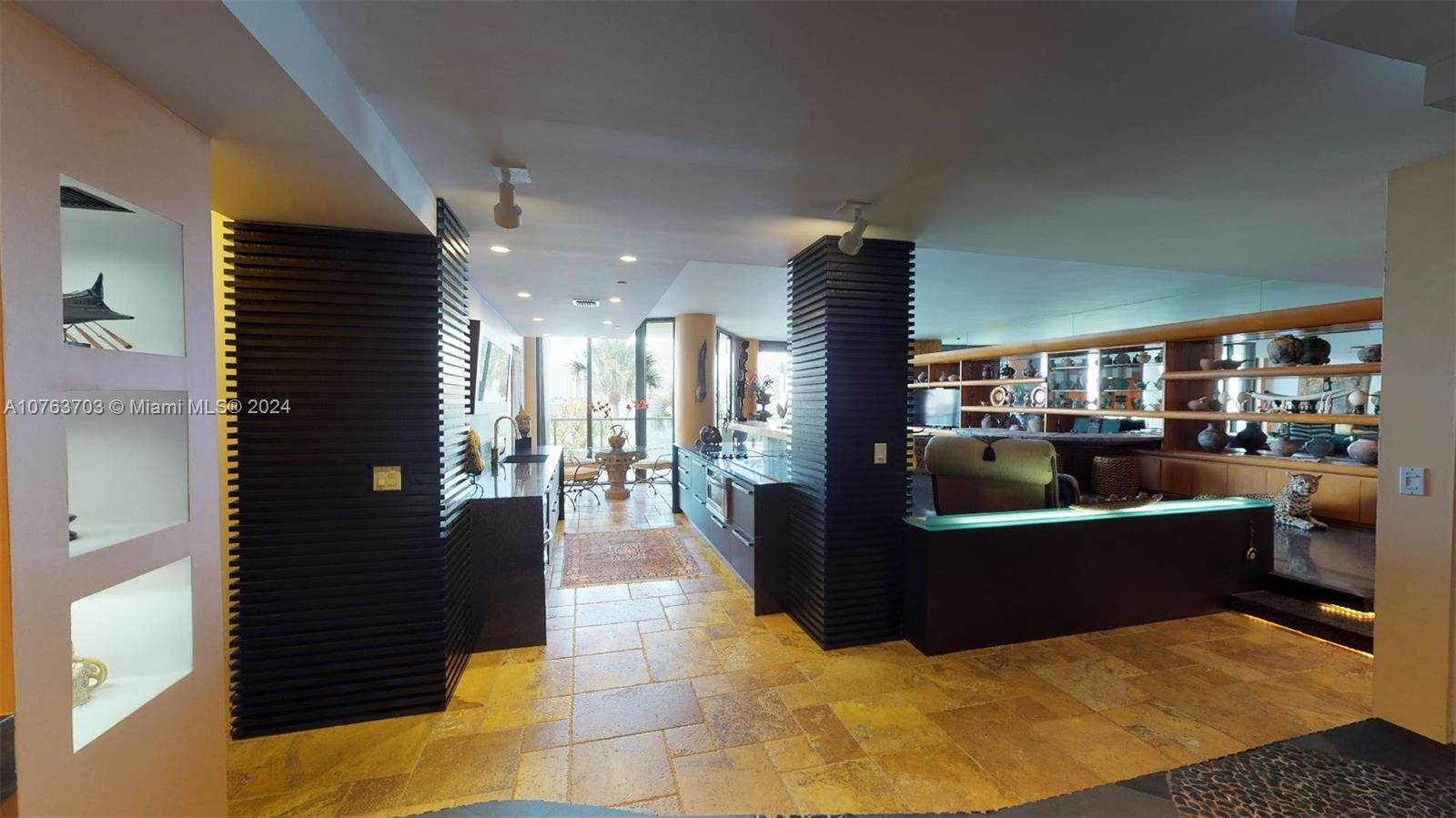 Williams Island - Residential