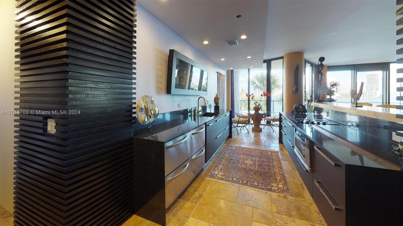 Williams Island - Residential