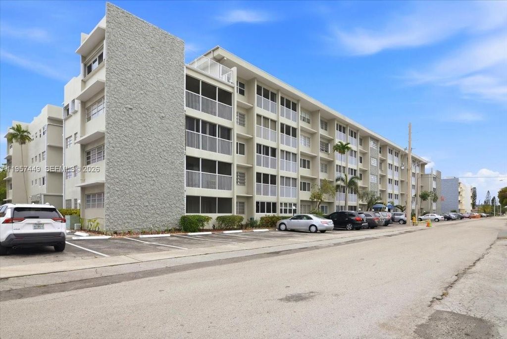 Photo of 330 SE 2nd St #501G, Hallandale Beach, FL 33009 (MLS # A11957449)