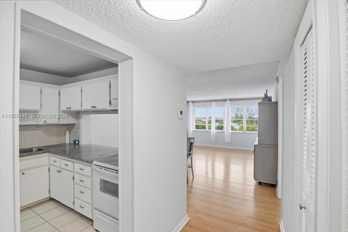 THIRD GULFSTREAM GARDEN - Residential