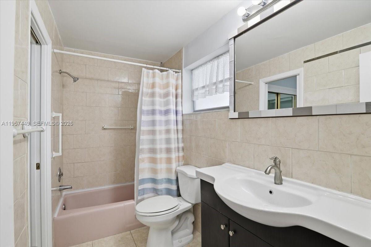 THIRD GULFSTREAM GARDEN - Residential