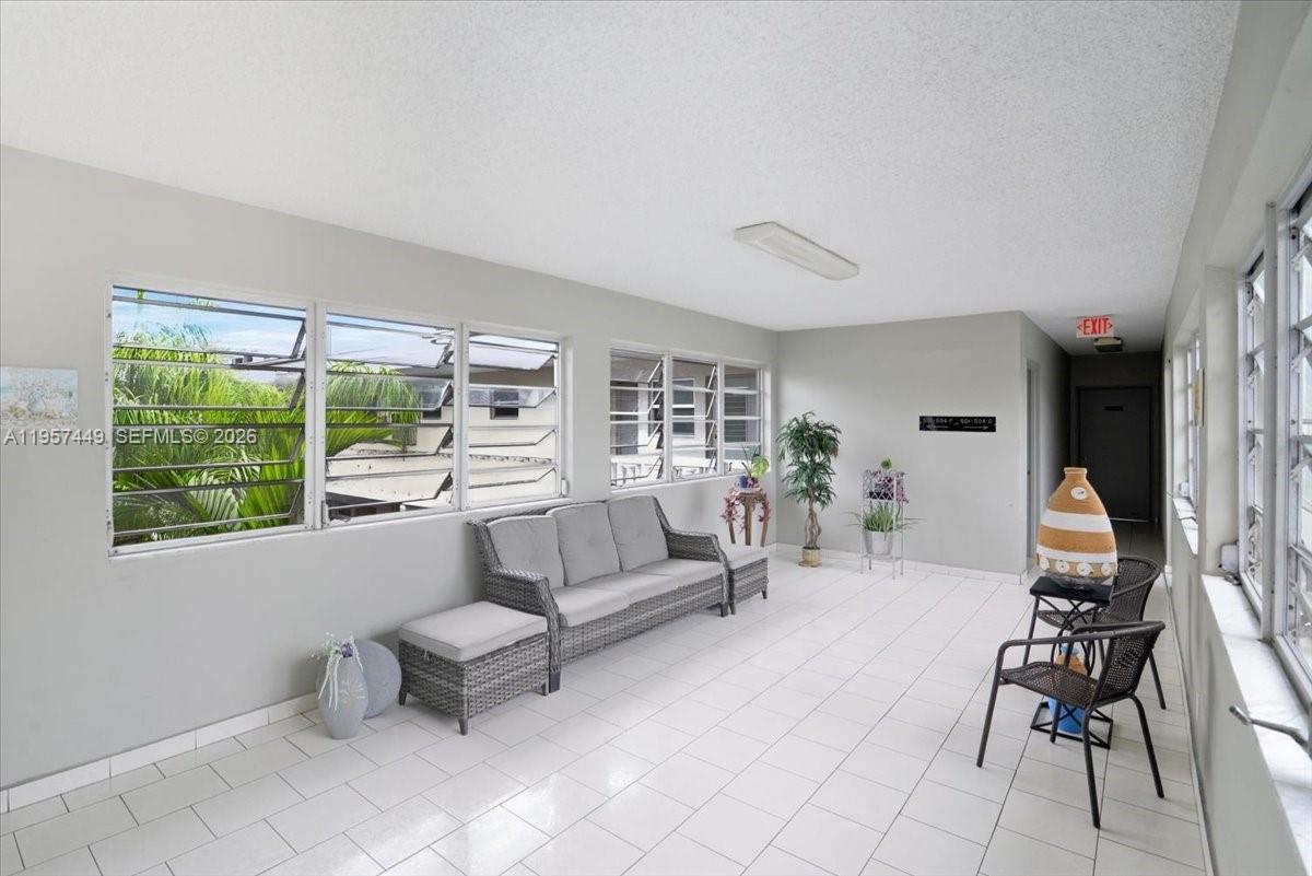 THIRD GULFSTREAM GARDEN - Residential