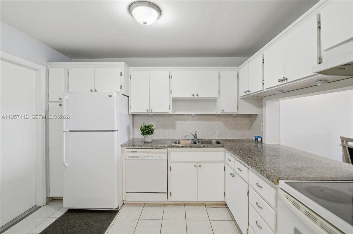 THIRD GULFSTREAM GARDEN - Residential