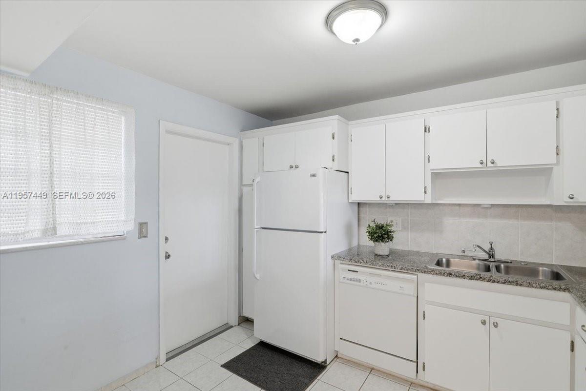 THIRD GULFSTREAM GARDEN - Residential