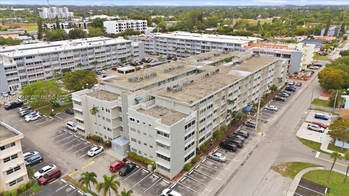 THIRD GULFSTREAM GARDEN - Residential