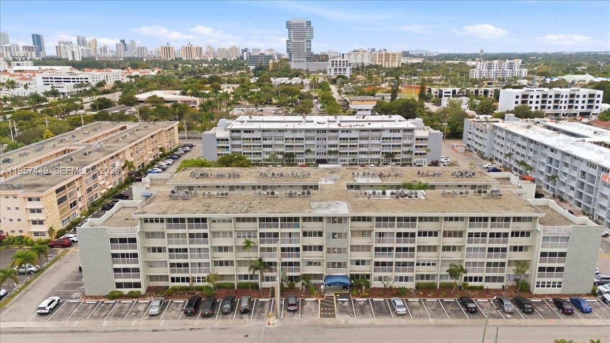 THIRD GULFSTREAM GARDEN - Residential