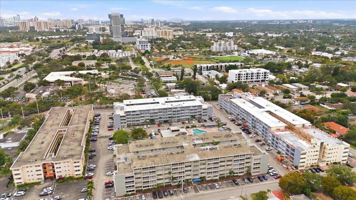 THIRD GULFSTREAM GARDEN - Residential