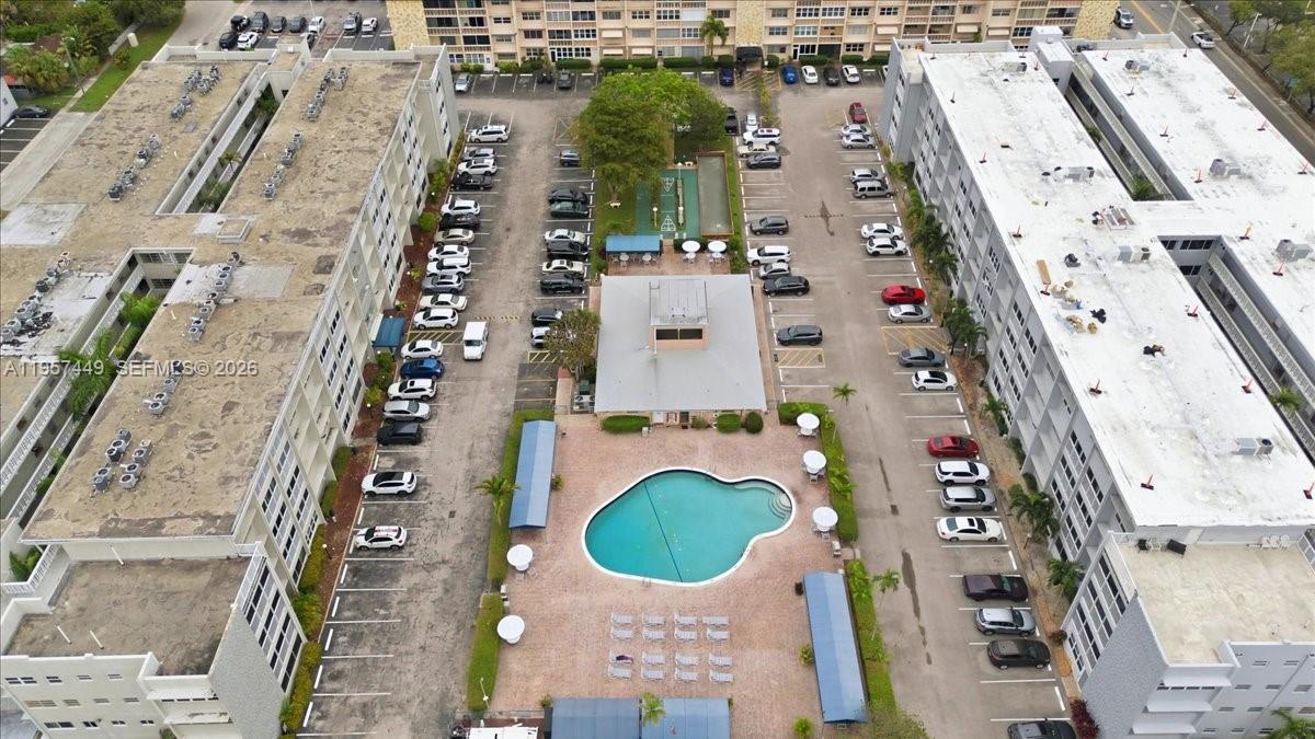 THIRD GULFSTREAM GARDEN - Residential