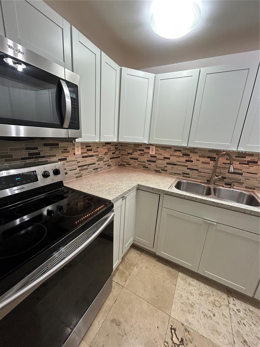 PLAZA OF WESTLAND CONDO - Residential