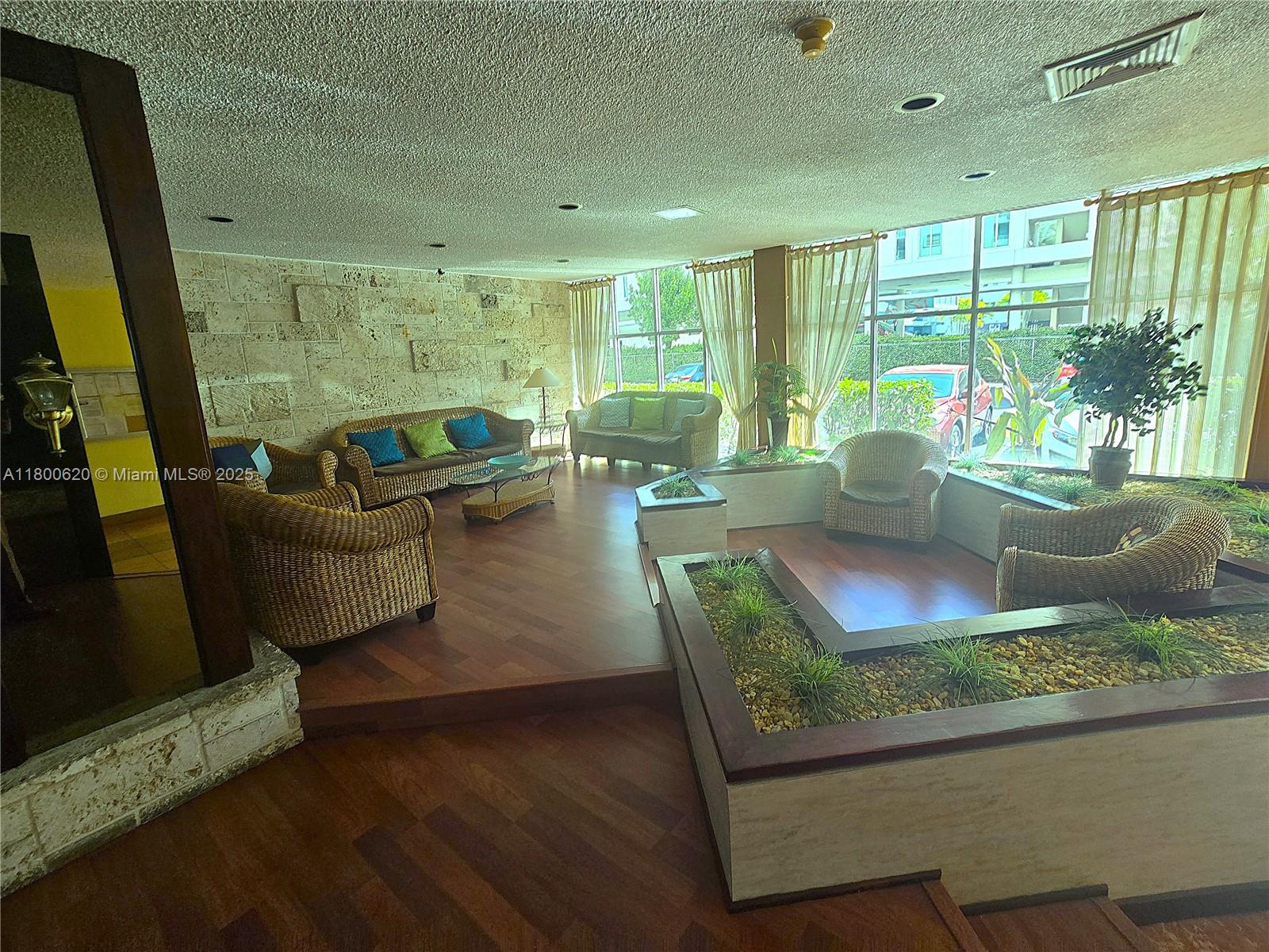 PLAZA OF WESTLAND CONDO - Residential