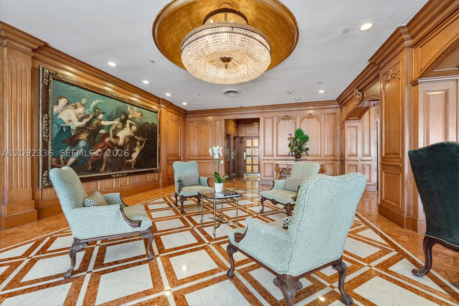 700 Biltmore Way 814